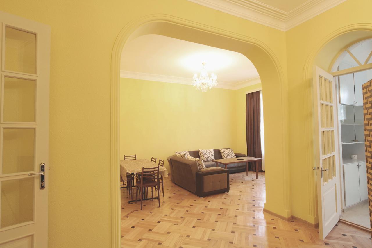 טביליסי Apartment At Stalin House מראה חיצוני תמונה