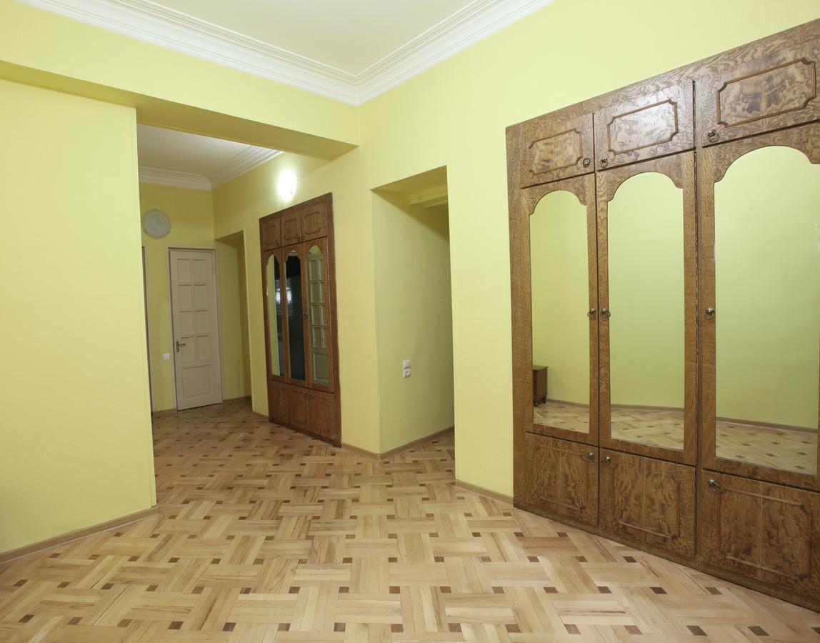 טביליסי Apartment At Stalin House מראה חיצוני תמונה