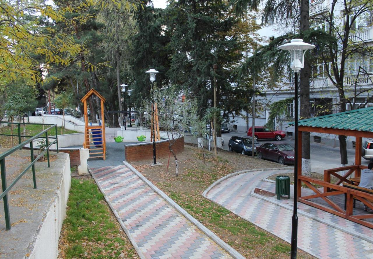 טביליסי Apartment At Stalin House מראה חיצוני תמונה